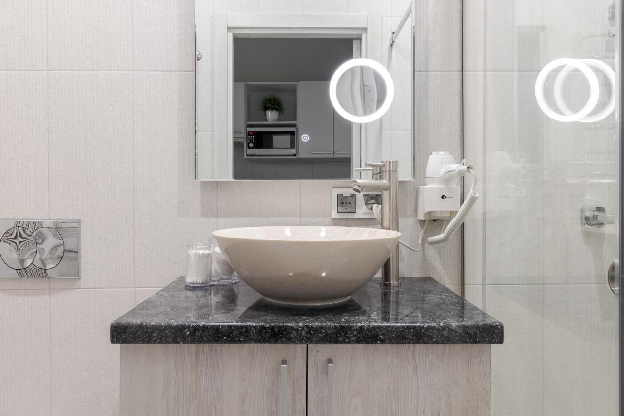 Luxury Flat In Downtown 2 Apartman Lviv Kültér fotó
