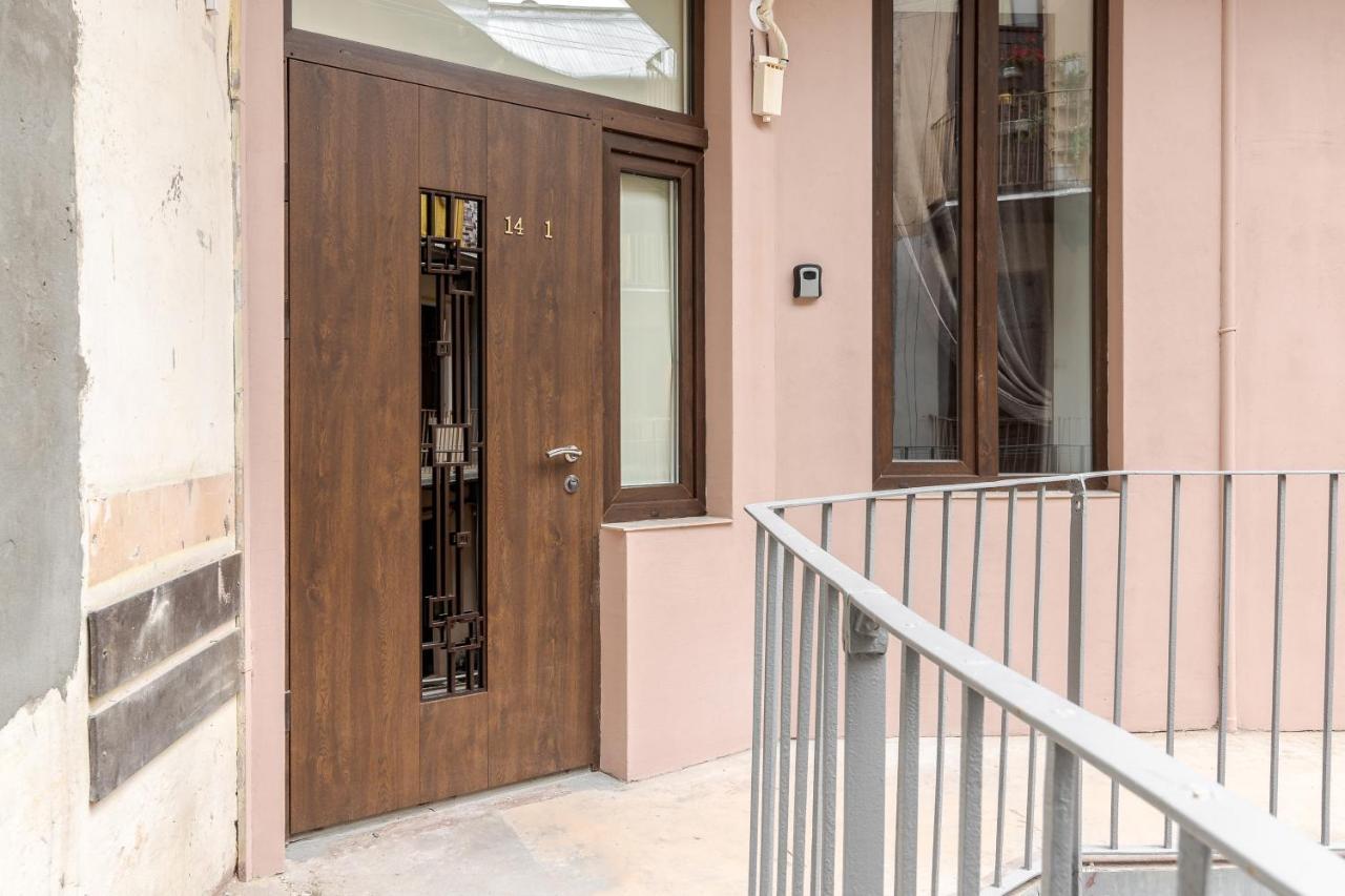 Luxury Flat In Downtown 2 Apartman Lviv Kültér fotó